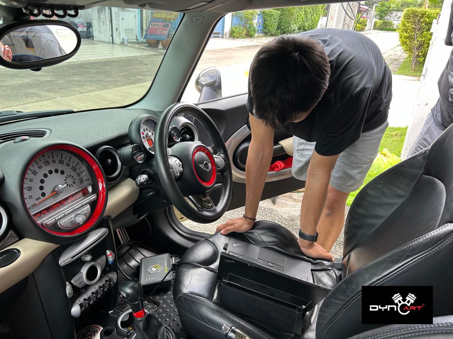 งาน Coding ภายในห้องโดยสาร Mini Cooper